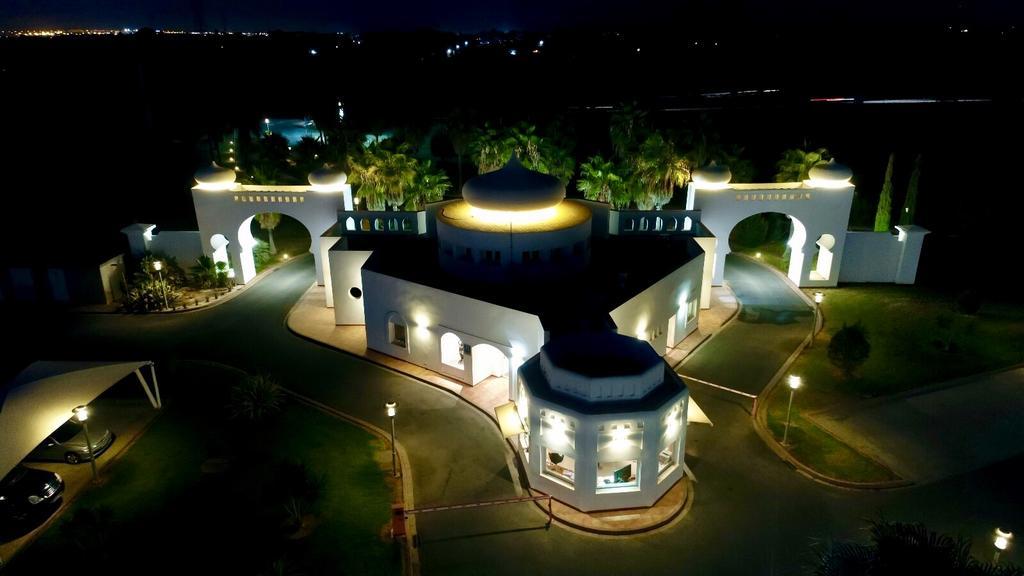 Hotel Alkalat Alcala de Guadaira Exterior photo